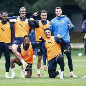 Fenerbah&ccedil;e 11 yıllık futbolcusuna veda etti: Yeni durağı 1. Lig