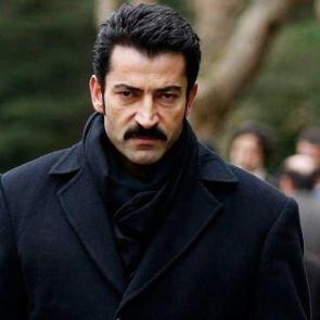 2018'den beri dizilerde oynamıyordu! Kenan İmirzalıoğlu, Abi'yle sözleşme imzaladı