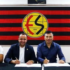 3. Lig'de m&uuml;cadele edecek efsane takımın yeni teknik direkt&ouml;r&uuml; belli oldu