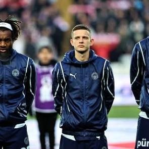 Fenerbah&ccedil;e'de 'doping' kavgası b&uuml;y&uuml;yor: Yeni mesajda 'Acun' detayı