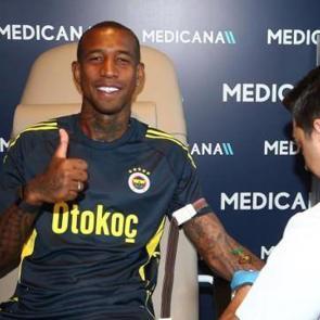 Fenerbah&ccedil;e'de futbolcular sağlık kontrol&uuml;nden ge&ccedil;ti