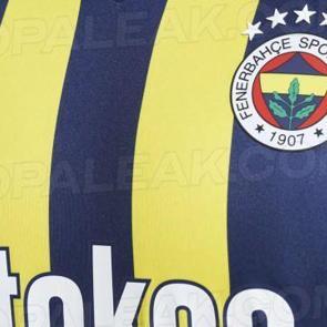 Fenerbah&ccedil;e'nin yeni sezon formaları sızıdırıldı! Taraftar ikiye b&ouml;l&uuml;nd&uuml;