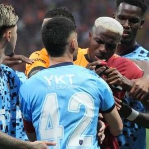 Galatasaray 'yarışı bırakmam' dedi: 'Osimhen savaşı' kızıştı