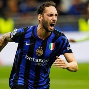 Hakan &Ccedil;alhanoğlu, Galatasaray i&ccedil;in Inter'e rest &ccedil;ekti! Gelmek i&ccedil;in her şeyi yapıyor