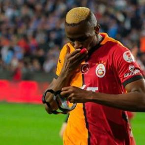 Osimhen Galatasaray'ı reddetti: Napoli y&ouml;netimi k&uuml;plere bindi