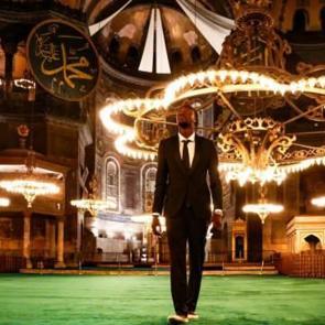 S&uuml;per Lig'in yeni yıldızı İstanbul'a indi! Soluğu Ayasofya'da aldı