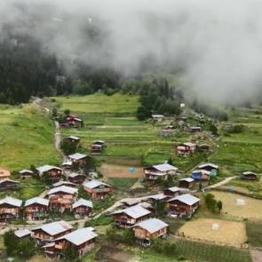 Tarih ve doğa bu köyde buluşuyor! Yılın en güzel döneminde