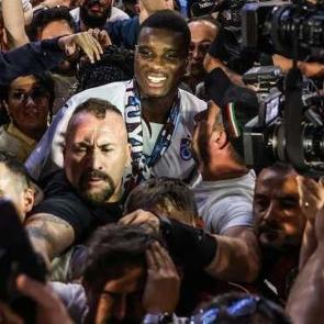 Trabzonspor golc&uuml;s&uuml;ne kavuştu! Yıldız golc&uuml; kente geldi