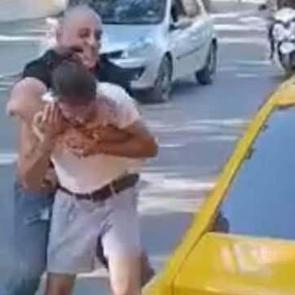 Trafikteki kavga boks ringlerini aratmadı!