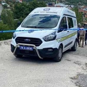 Yürürken düştü, başını asfalta çarpıp öldü