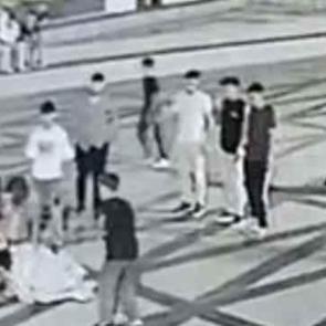 14 yaşındaki kızın 4 kişiyi bıçakladığı anlar ortaya çıktı: Ortalık savaş alanı gibi