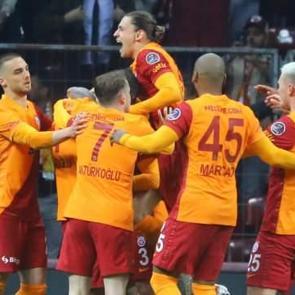 6 yıldır Galatasaray'daydı! 30 yaşında kul&uuml;ps&uuml;z kaldı