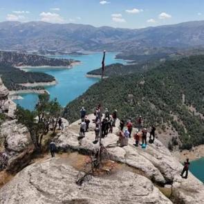 Asırlardır şehri tepeden seyrediyor: Kampçılar ve fotoğrafçılar buraya hayran