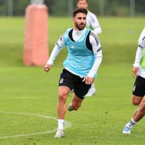 Beşiktaş, g&uuml;n&uuml; akşam antrenmanıyla tamamladı