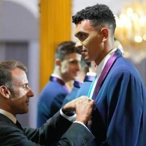 Fransa Cumhurbaşkanı Macron'dan Fenerbah&ccedil;eli sporculara &ouml;d&uuml;l! 'Şeref Lejyonu Ş&ouml;valyesi...!