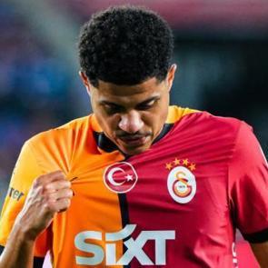 Galatasaray'da kritik an: Victor Osimhen ve Hakan &Ccedil;alhanoğlu'na 'az' kaldı