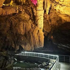 İçinden dere geçen mağara serinletiyor: Üstelik astıma da faydası var!