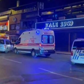 Kadıköy’de kafede alacak verecek kavgası; 2 kişi silahla yaralandı