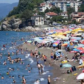 Metropol şehirlerin tam ortasında! Sonsuz plajıyla tatilcileri bekliyor