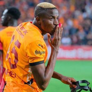 Osimhen transferi i&ccedil;in tarih verildi: Aslan golc&uuml;s&uuml;ne kavuşuyor