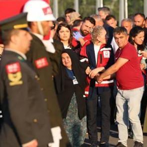 Türkiye şehitlerini uğurladı: 12 askerimiz için son görev...