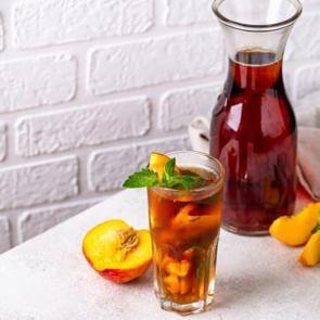 Yazın en ferah ve doğal içeceği: Şeftalili soğuk çay 