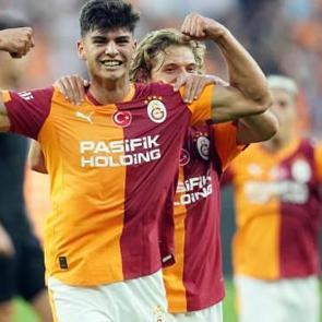 2007'li yıldız sahneye &ccedil;ıktı! Galatasaray hazırlık ma&ccedil;ında g&uuml;ld&uuml;