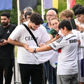 Orkun K&ouml;k&ccedil;&uuml; takıma katıldı! Yoğun ilgi s&uuml;r&uuml;yor