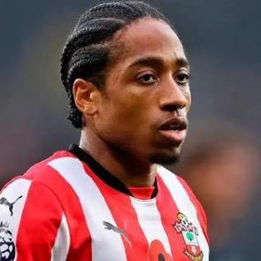 Beşiktaş Kyle Walker-Peters transferinden vazge&ccedil;tiğini a&ccedil;ıkladı!