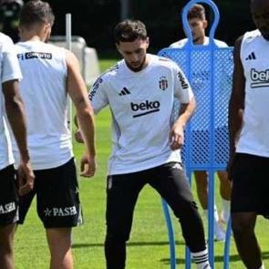 Beşiktaş &uuml;&ccedil;&uuml;nc&uuml; ma&ccedil;ına &ccedil;ıkıyor! Abraham ve Orkun detayı