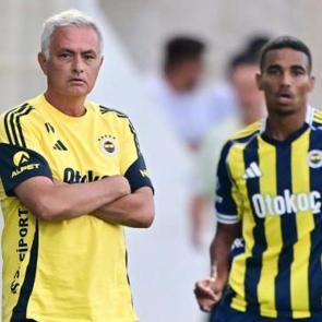 Taraftarın hayali suya d&uuml;ş&uuml;yor! Mourinho, yıldız futbolcu i&ccedil;in '3.400 yalandan biri' dedi