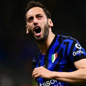 Hakan &Ccedil;alhanoğlu i&ccedil;in resmi a&ccedil;ıklama: Fenerbah&ccedil;e ile g&ouml;r&uuml;şt&uuml; m&uuml;? G.Saray detayı