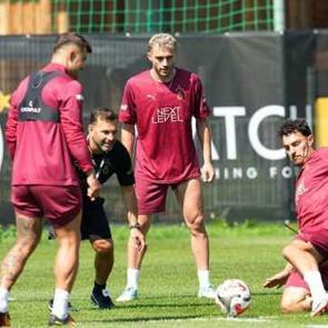 Galatasaray, yeni sezon hazırlıklarını s&uuml;rd&uuml;rd&uuml;