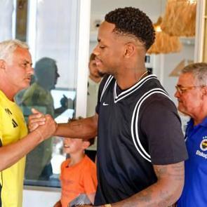  Jhon Duran kampa katıldı