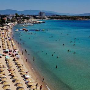 Mavi bayraklı plajlarda tatil imkanı: Turkuaz rengiyle b&uuml;y&uuml;l&uuml;yor!