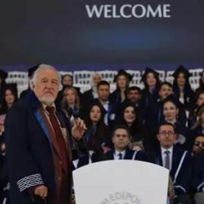 Medipol mezuniyetinde İlber Ortaylı'nın sözleri damga vurdu