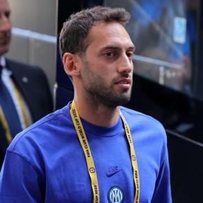 Mourinho'dan Hakan'a 'olay' teklif: Galatasaray'ı bu y&uuml;zden reddetmiş