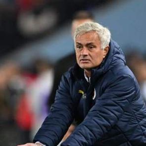 Yeni transfer Mourinho'yu &ccedil;ıldırttı iddiası! Fenerbah&ccedil;e'den a&ccedil;ıklama geldi