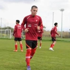 Zor g&uuml;nler ge&ccedil;irip 2. Lig'e d&uuml;şm&uuml;şt&uuml;! Efsane takım rotayı gen&ccedil;lere &ccedil;evirdi