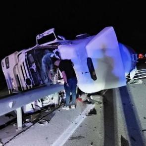 Devrilen tankerin şoförü öldü