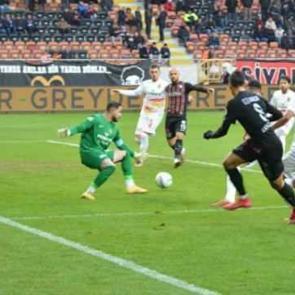 B&uuml;y&uuml;k umutlarla gelen Azerbaycanlı futbolcu T&uuml;rkiye&rsquo;de tutunamadı