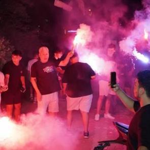 Ege'de bir şehir gece vakti futbol aşkıyla g&uuml;nd&uuml;z&uuml; yaşadı