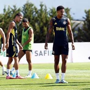 Fenerbah&ccedil;e, Portekiz'de &ccedil;alışmalarını s&uuml;rd&uuml;rd&uuml;