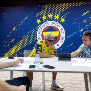 Fenerbah&ccedil;e'de &uuml;st d&uuml;zey toplantı: 5 ismin bileti kesildi