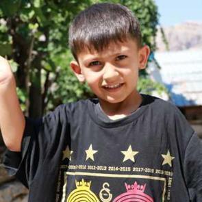 Fenerbah&ccedil;eli gazilerden Galatasaraylı miniğe beş yıldızlı jest