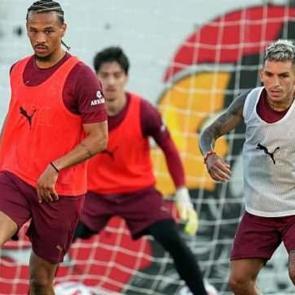 Galatasaray'da yeni transfer sahaya indi!