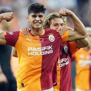 Galatasaraylı 'cevher' i&ccedil;in Okan Buruk'a b&uuml;y&uuml;k isyan: Mahvedeceğiz &ccedil;ocuğu! 