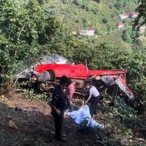 Giresun'da fındık işçilerini taşıyan araç şarampole yuvarlandı: 1 ölü, 9 yaralı