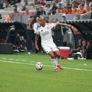 Joao Mario yeni sezona golle başladı