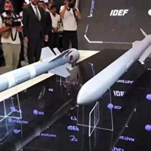 Roketsan yeni silahlarını tanıttı: Türk savunma sanayiinin gözbebekleri